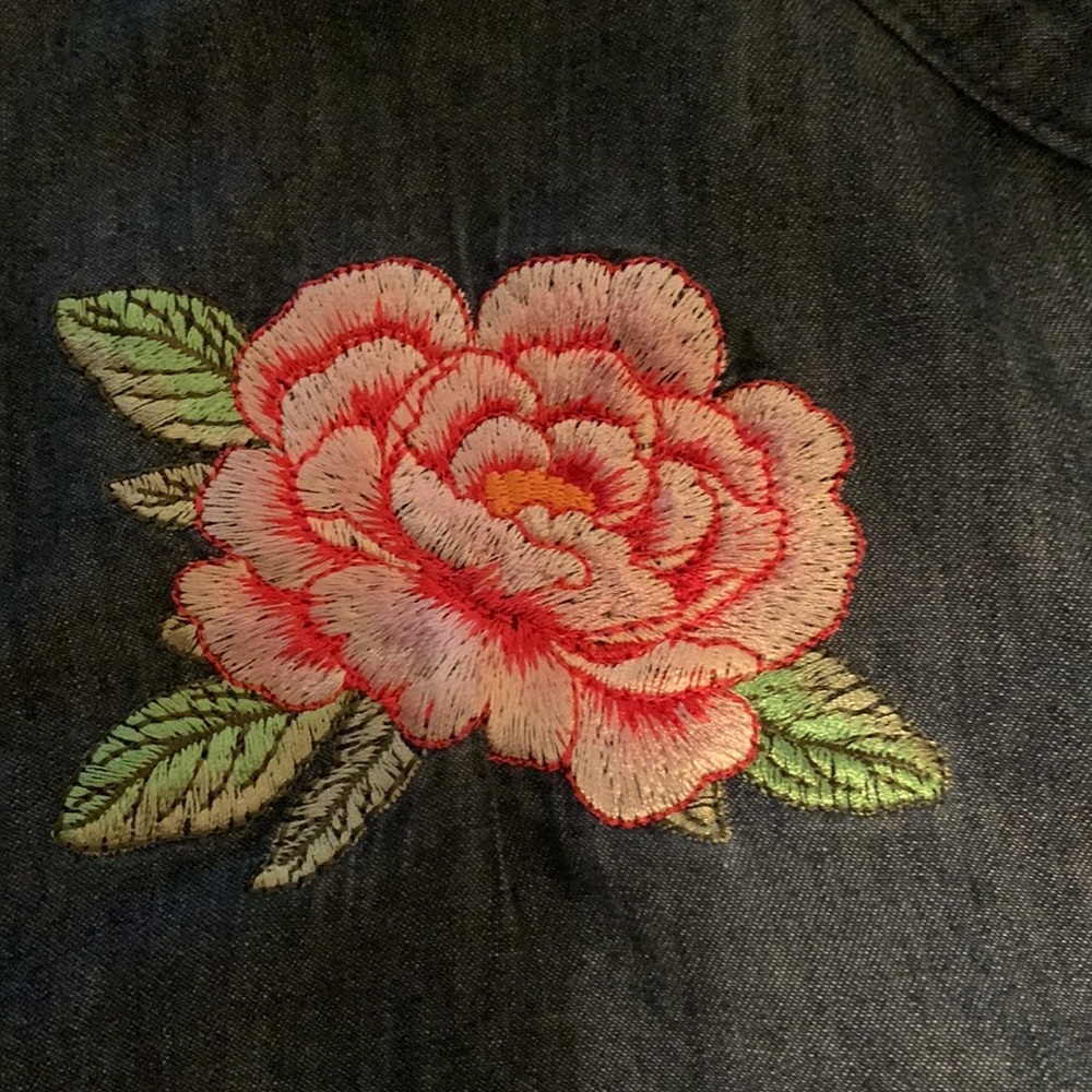 LMT: Light Denim Shirt Dress with two embroidered flowers - Picture 11 of 12